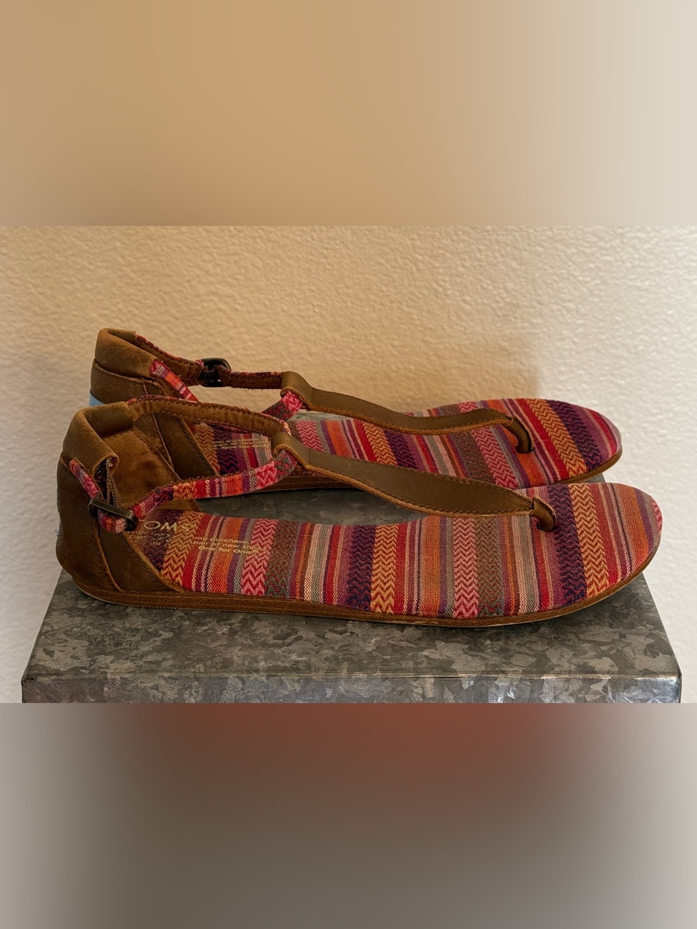 Toms Playa Brown Leather Multicolor Striped Women’s T-Strap Sandals, Size 7.5